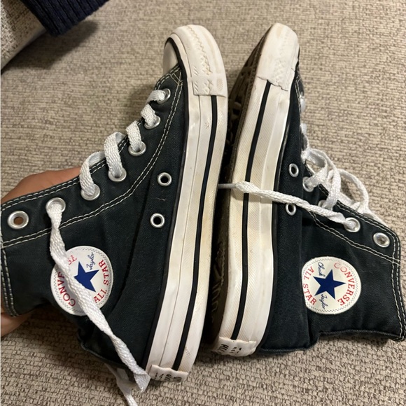Converse Dark Canvas High Tops. Women’s 6 or a men’s 4 - Picture 2 of 7